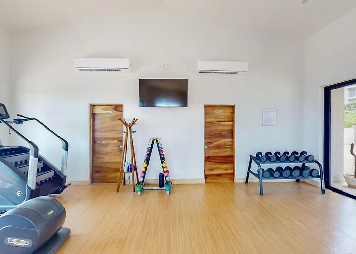 Сasa de vacaciones Ground-floor With Ocean View, Pool, Gym, Hot Tub, & Washer/dryer